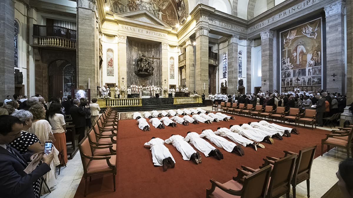 Opus Dei järjesti vihkimysseremonian järjestön uusille papeille huhtikuussa Sant’Eugenion basilikassa Roomassa.