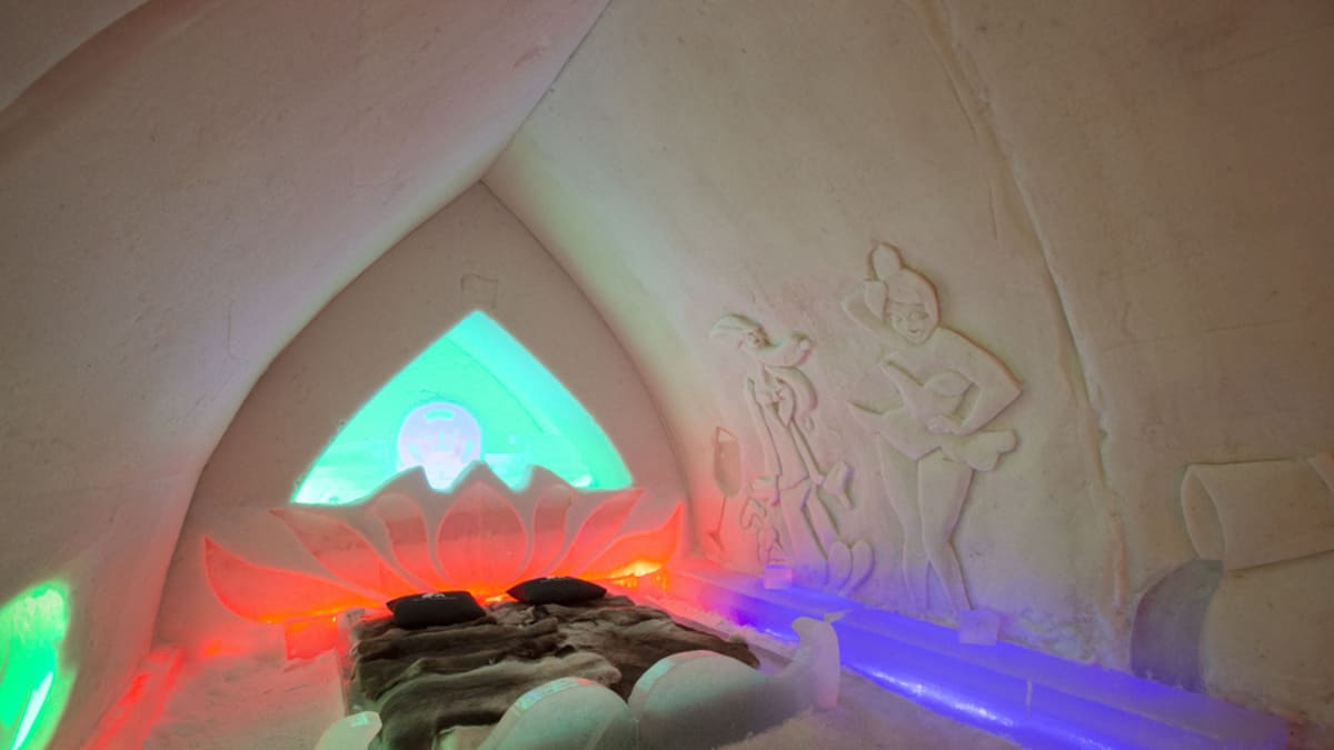 Arctic Snow Hotel lumihotellin sviitti.