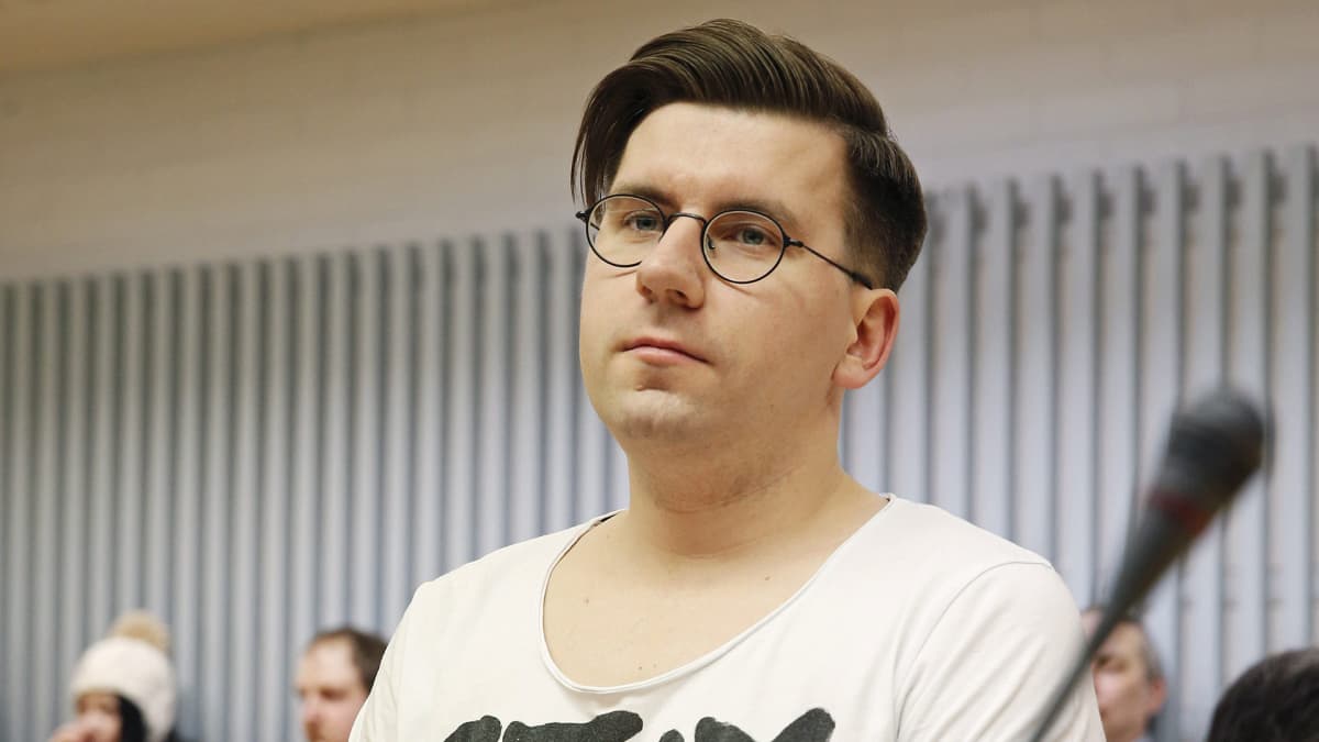 Perussuomalaiset Nuoret ry:n entinen puheenjohtaja Sebastian Tynkkynen Oulun käräjäoikeudessa 11. tammikuuta 2017.