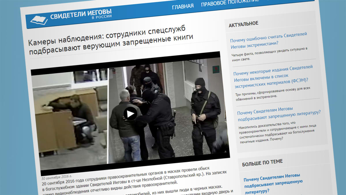 Venäjän Jehovan todistajat esittelivät videota siitä, kuinka turvallisuusviranomaiset ovat liikkeen mukaan lavastaneet heidät syyllisiksi ääriliikehdintään. 