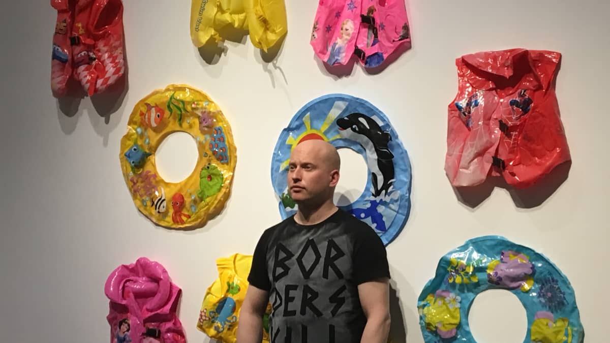 Riiko Sakkinen ja uimalelut