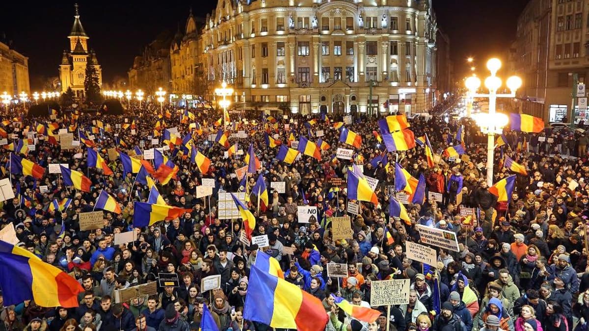 Tuhannet ihmiset osoittivat mieltään Timisoarassa, Romaniassa 4.2.2017.