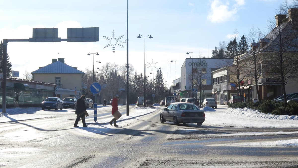 Liikennettä Parkanon keskustassa.