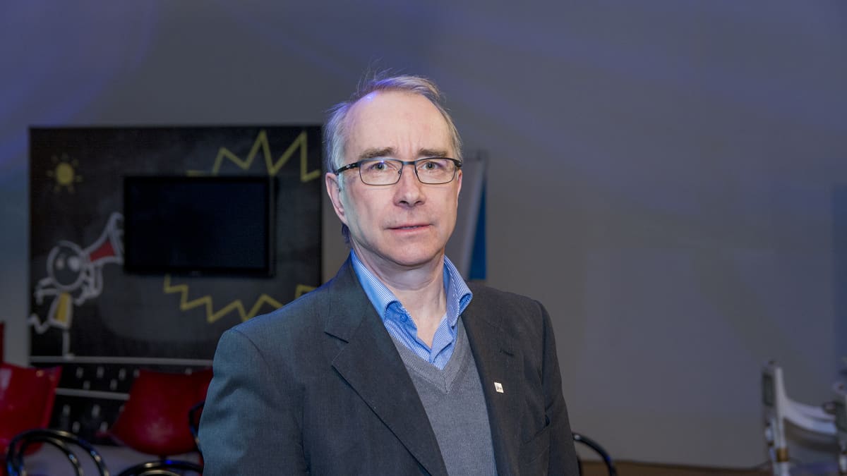 Vastaava toimittaja Johtaja, Julkaisut Ismo Silvo.