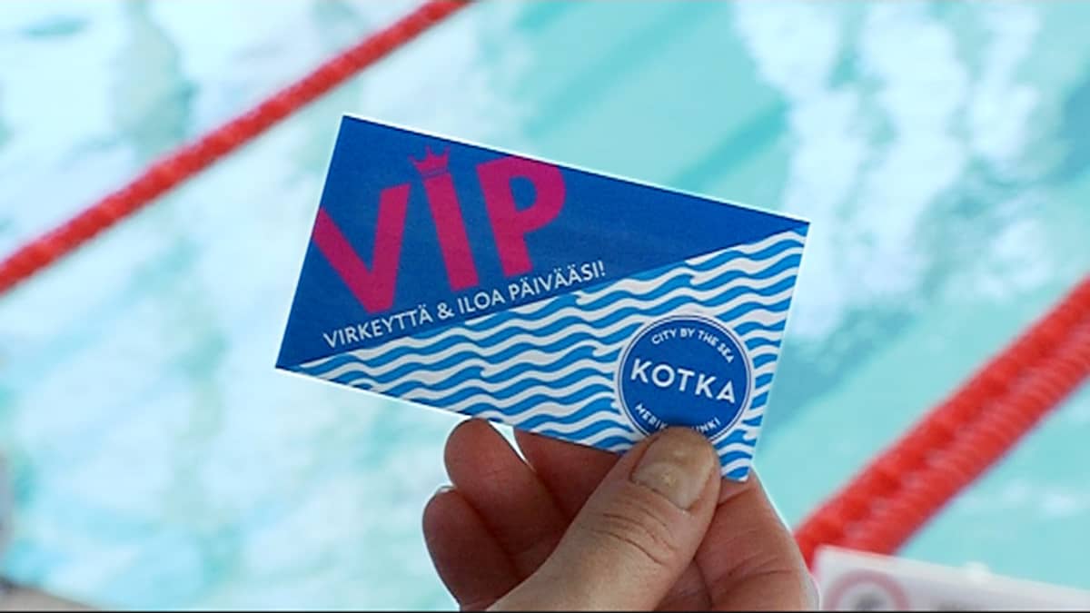 Kotkan kaupunki antaa pitkäaikaistyöttömille VIP-kortin, jolla pääsee uimaan sekä kuntoilemaan uimahallien kuntosaleille kerran viikossa.