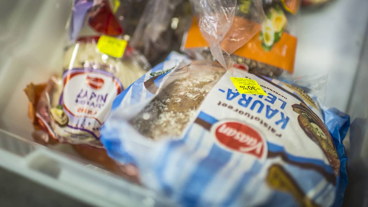 Pakastettuja leipiä Kokkolan Koivuhaan Hyvän mielen torilla. 