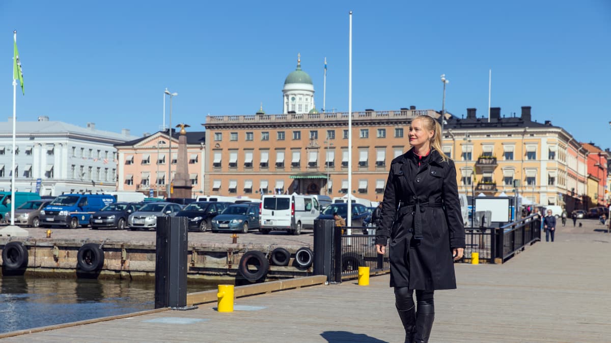 Tutkija Emilia Lahti toivoo ihmisten luovan turvapaikkoja toisilleen.