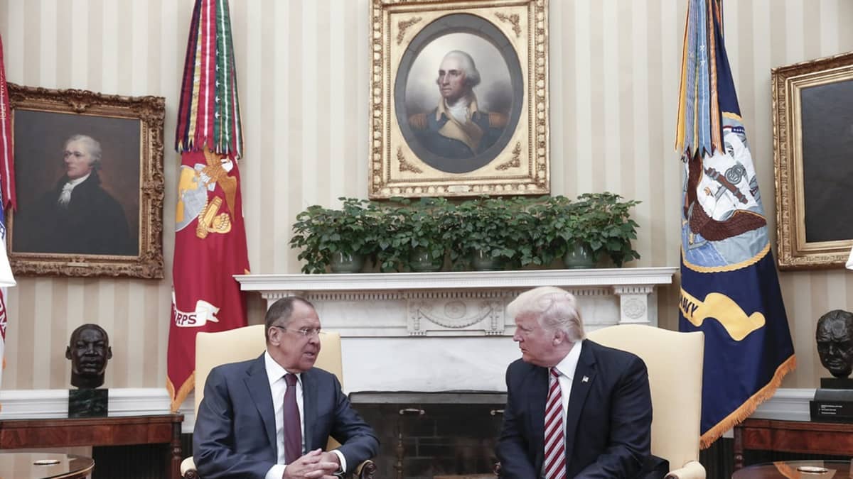 Yhdysvaltain presidentti Donald Trump ja Venäjän ulkoministeri Sergei Lavrov tapasivat Valkoisessa talossa 10. toukokuuta