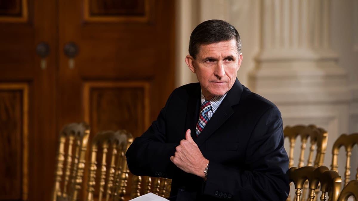 Michael Flynn kaivaa povitaskuaan.