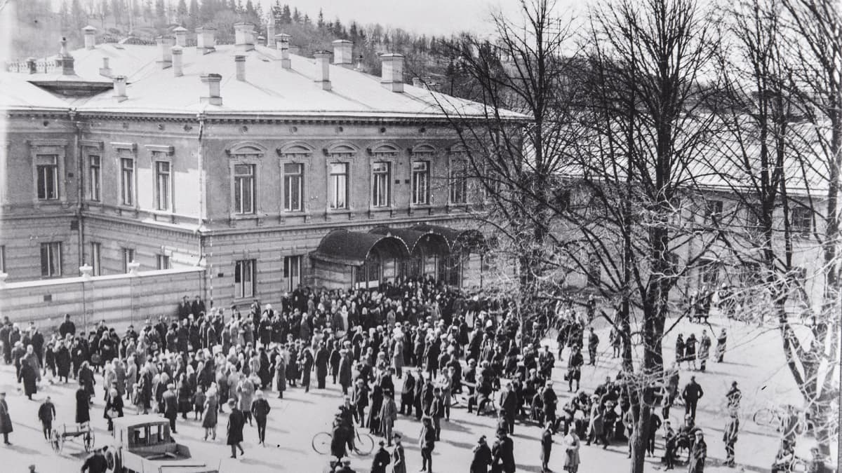 Mielenosoitus Turun kaupunginvaltuustoa vastaan 30.5.1917 