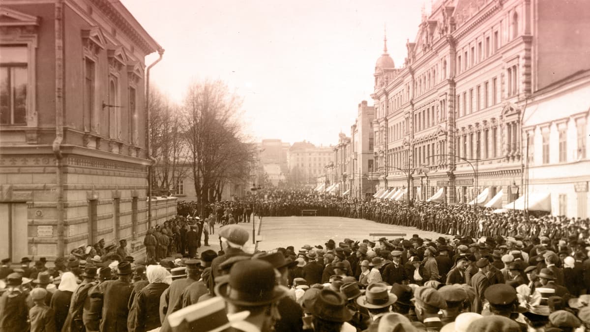 Sata vuotta sitten Turku kiehui minivallankumouksen kourissa ja  kaupunginvaltuusto otettiin panttivangiksi
