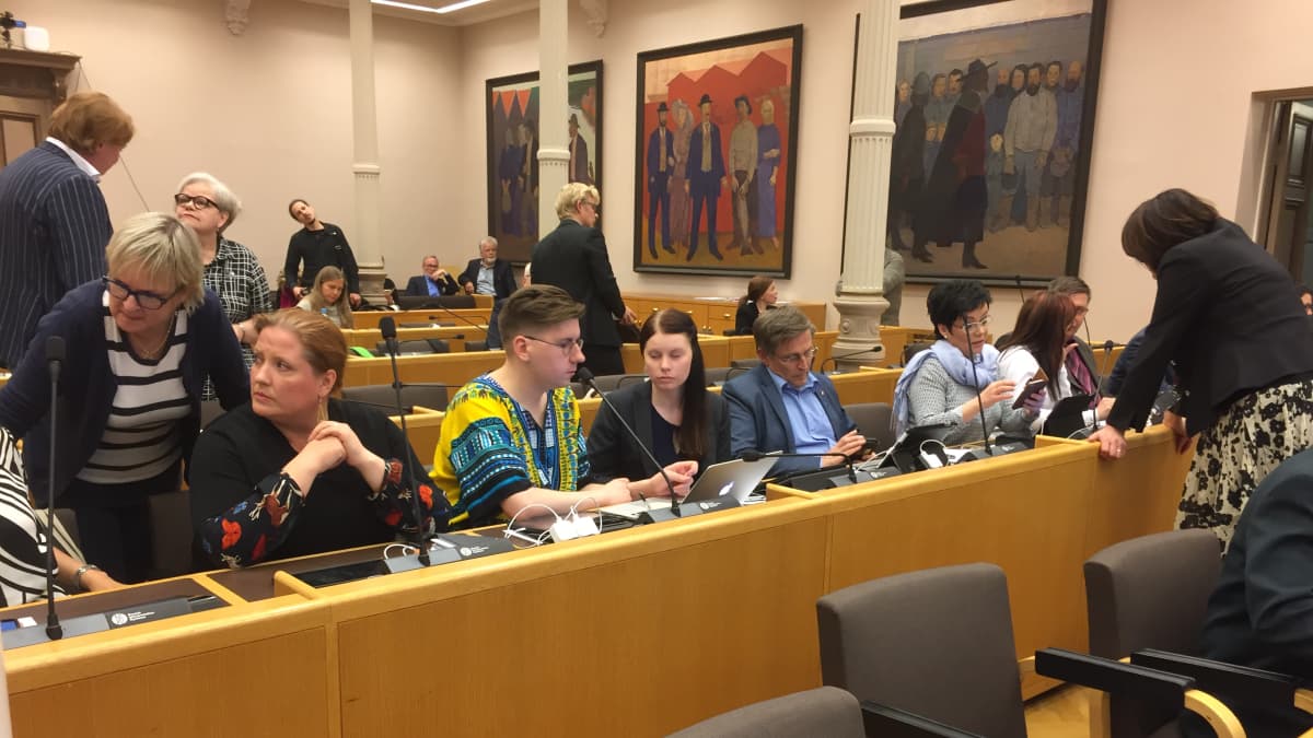 Oulun kaupunginvaltuuston 2017 - 2021 ensimmäinen kokous.