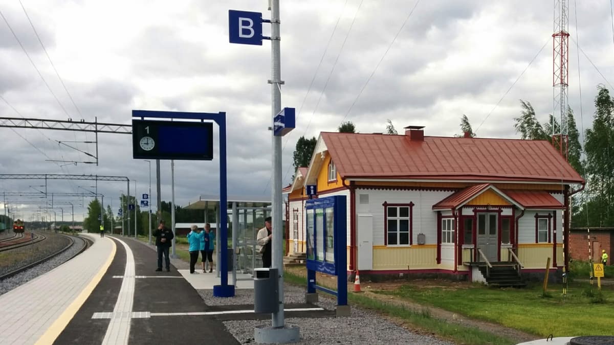 Junat pysähtyvät taas Härmässä – VR taipui lopulta pohjalaisten tahtoon |  Yle Uutiset