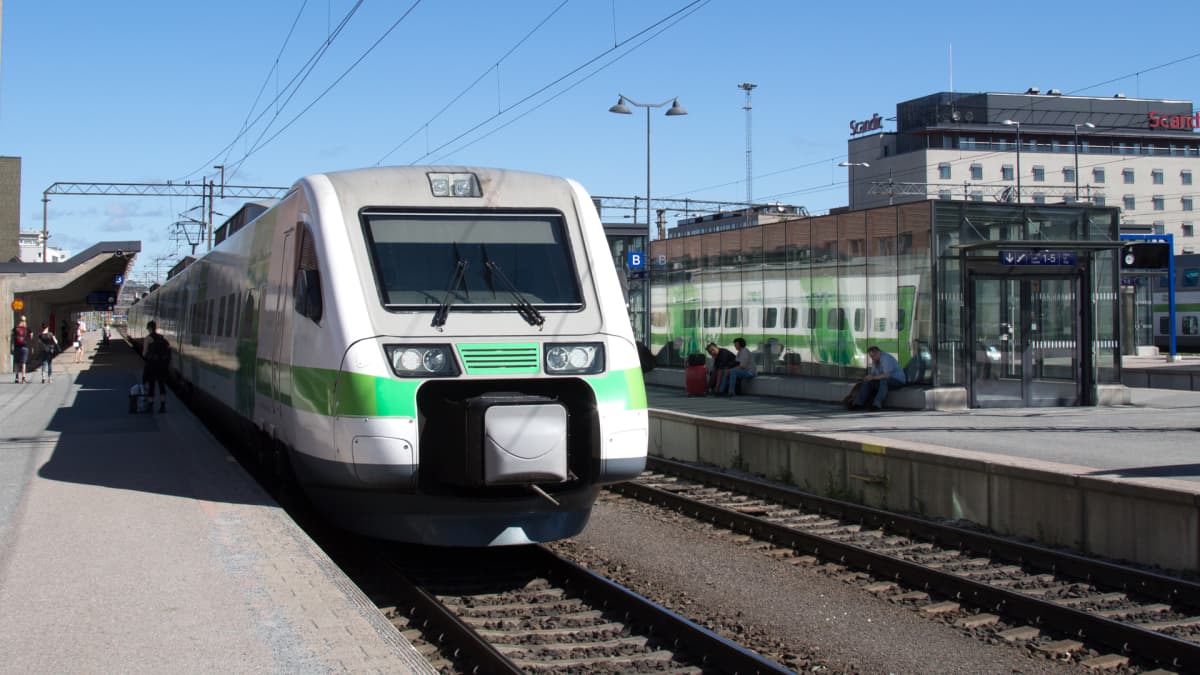 Näin ratatyöt katkovat junaliikennettä juhannuksena – suunniteltu 366  korvaavaa bussilähtöä | Yle Uutiset