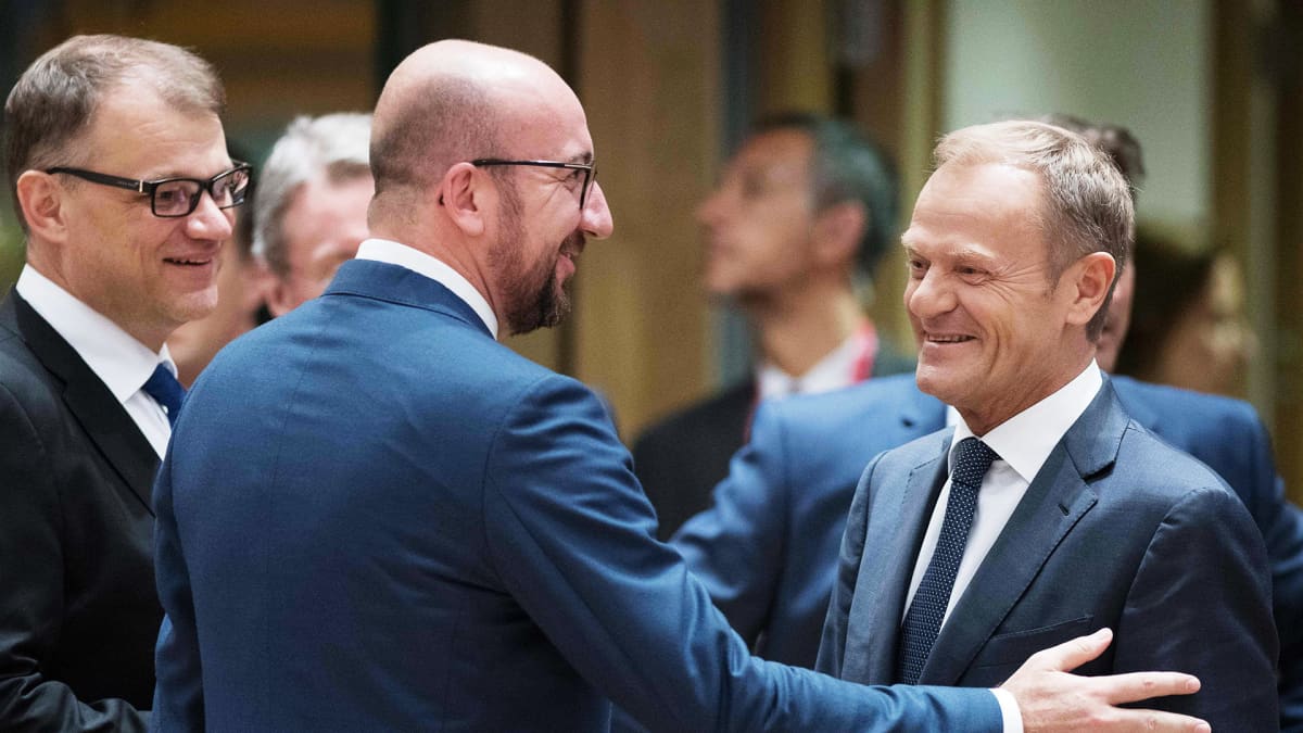 Pääministeri Juha Sipilä, Belgian pääministeri Charles Michel ja Eurooppa-neuvoston puheenjohtaja Donald Tusk ennen EU-huippukokouksen alkua.