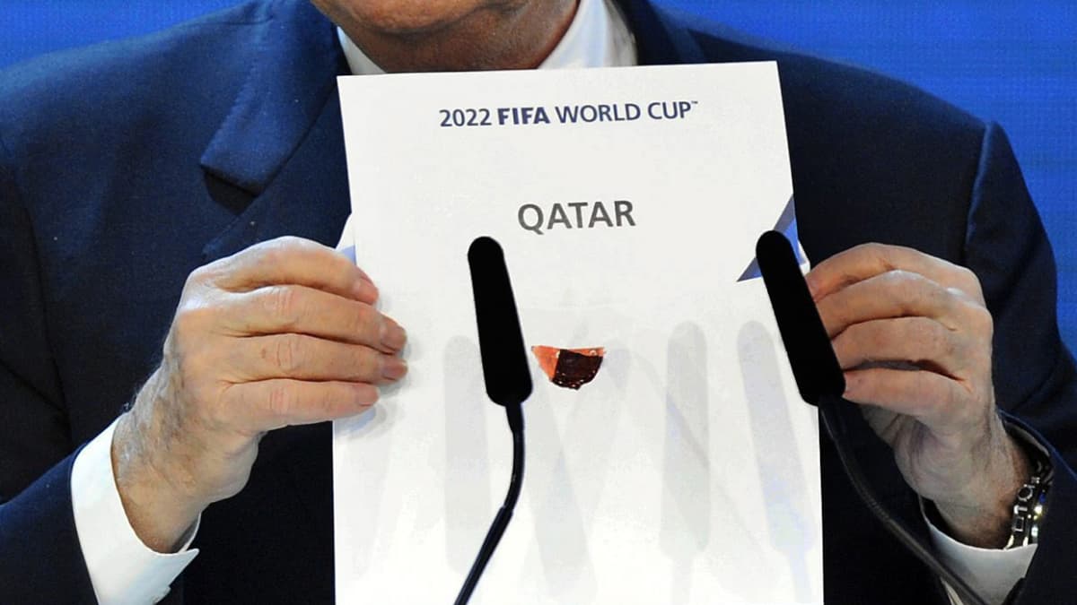 Sepp Blatter julkisti vuoden 2022 jalkapallon MM-kisaisännän Qatarin.