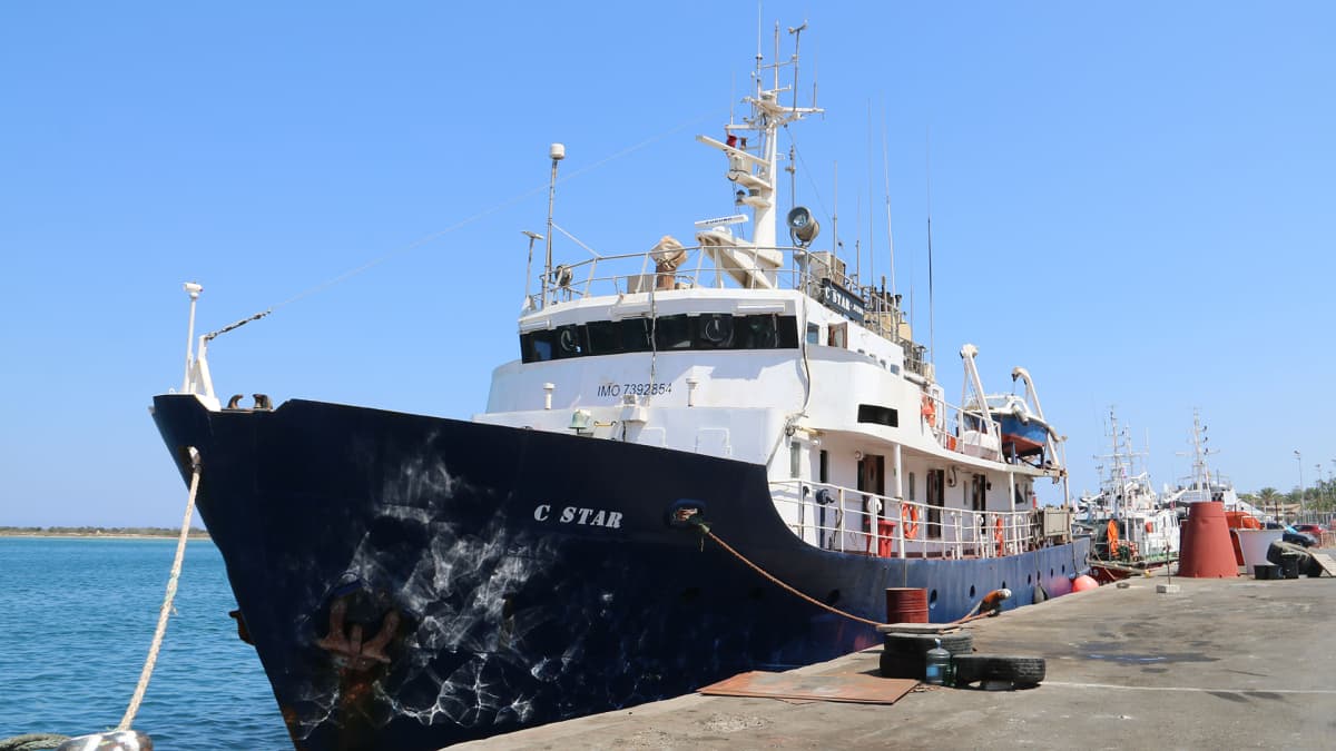 Maahanmuuttoa vastustavan Defend Europe-ryhmän C-Star -alus kuvattuna Famagustan satamassa Kyproksella 27. heinäkuuta. 