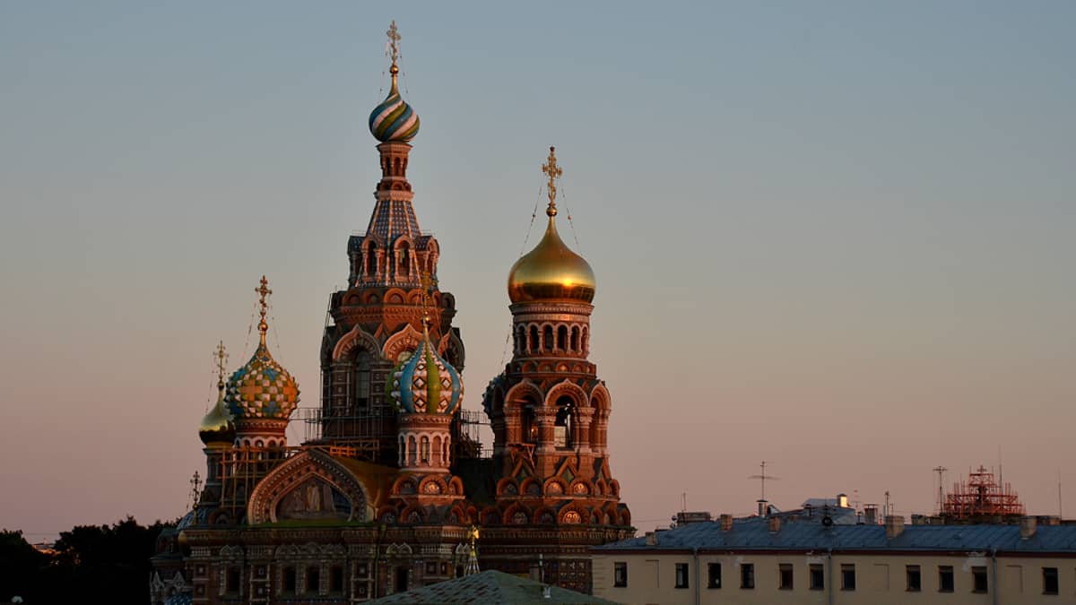 Verikirkko iltavalossa.