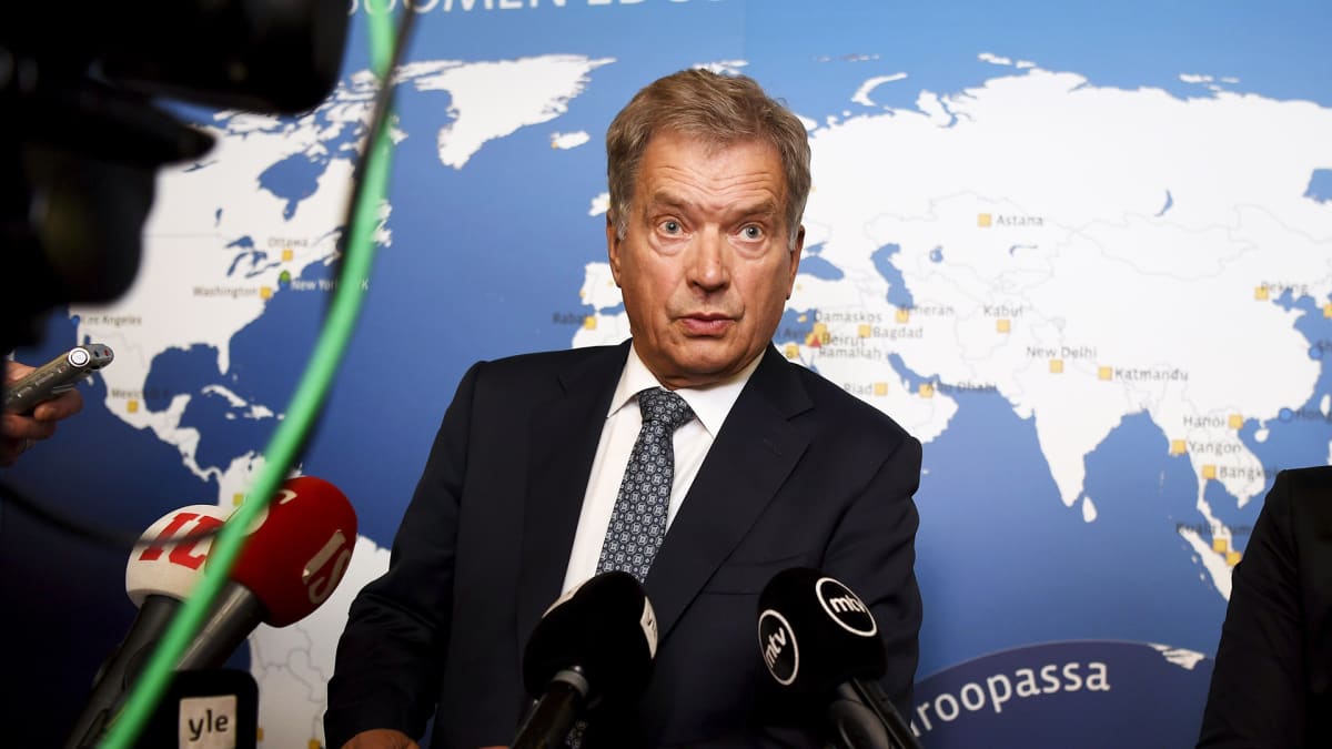 Presidentti Sauli Niinistö pitää tiedotustilaisuutta Suomen suurlähettiläiden kokouksessa.