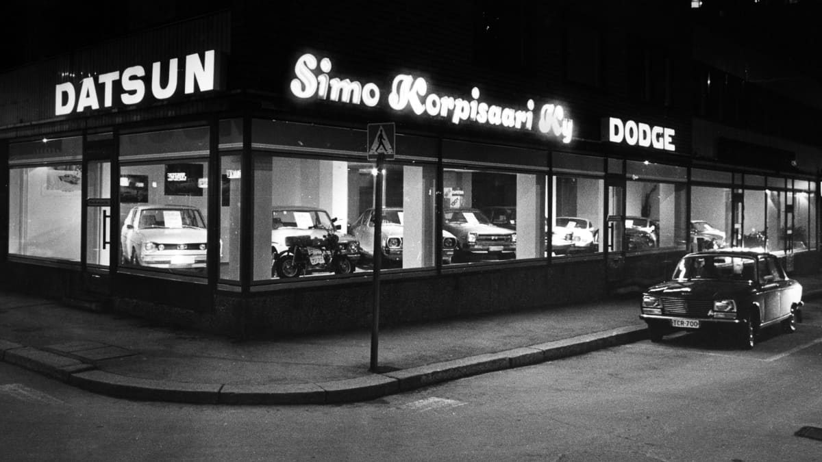 Autokauppa Tampereella 1970-luvulla.