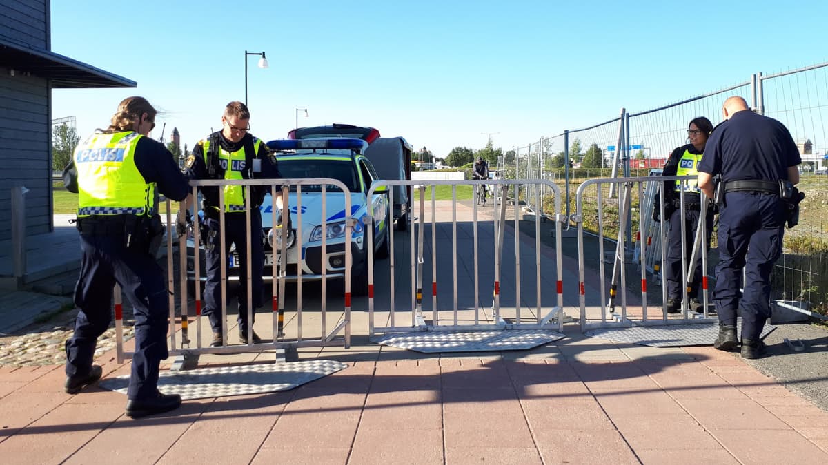 Ruotsin ja Suomen poliisi sulkee väyliä yli rajan.