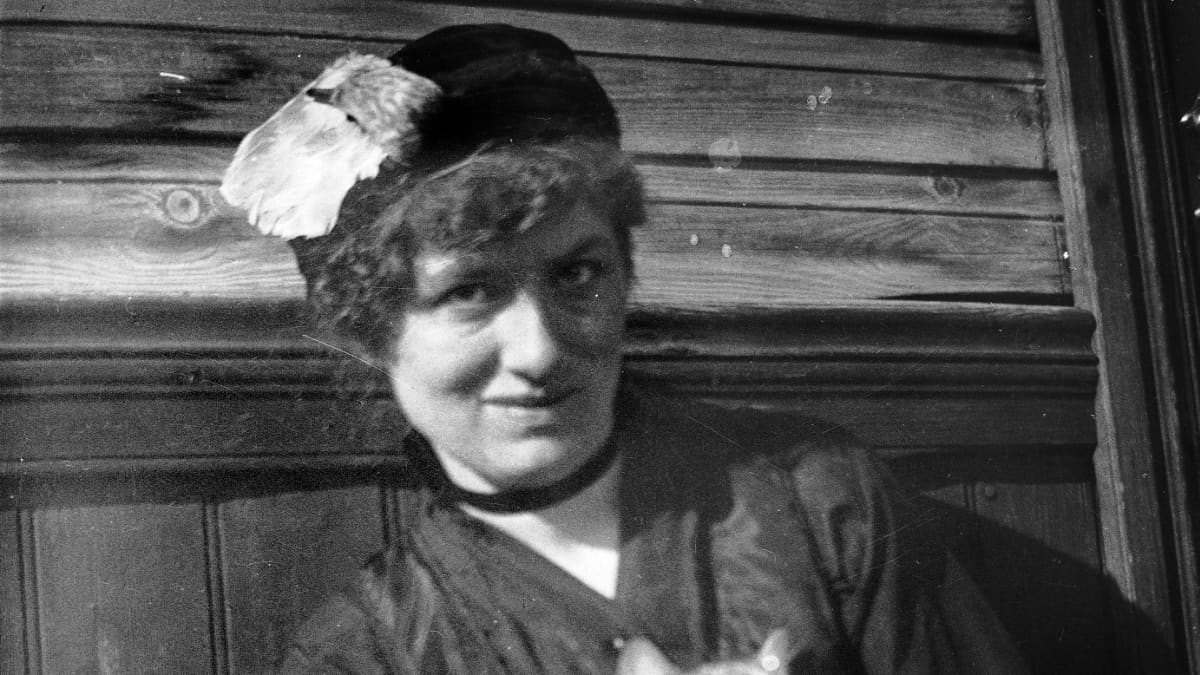 Edith Södergran ja Totti-kissa.