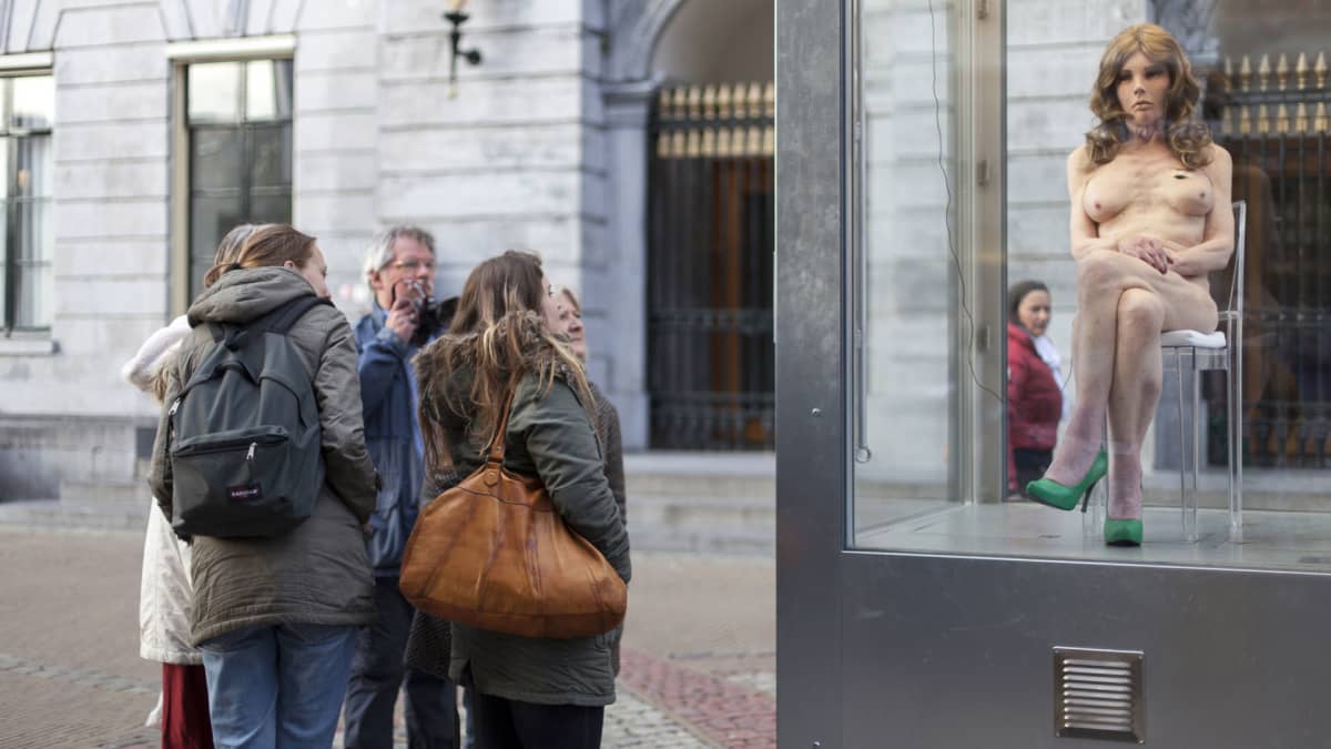 Court nude Clearance