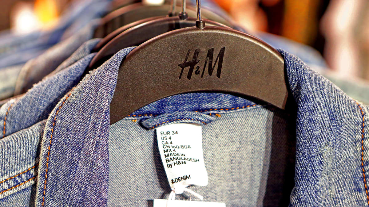 H&M -liikkeen farkkutakkeja