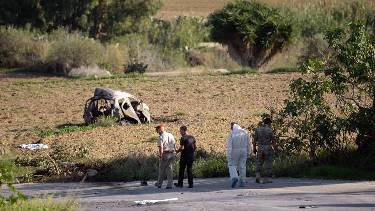 Poliisit tutkivat onnettomuuspaikkaa Maltalla 