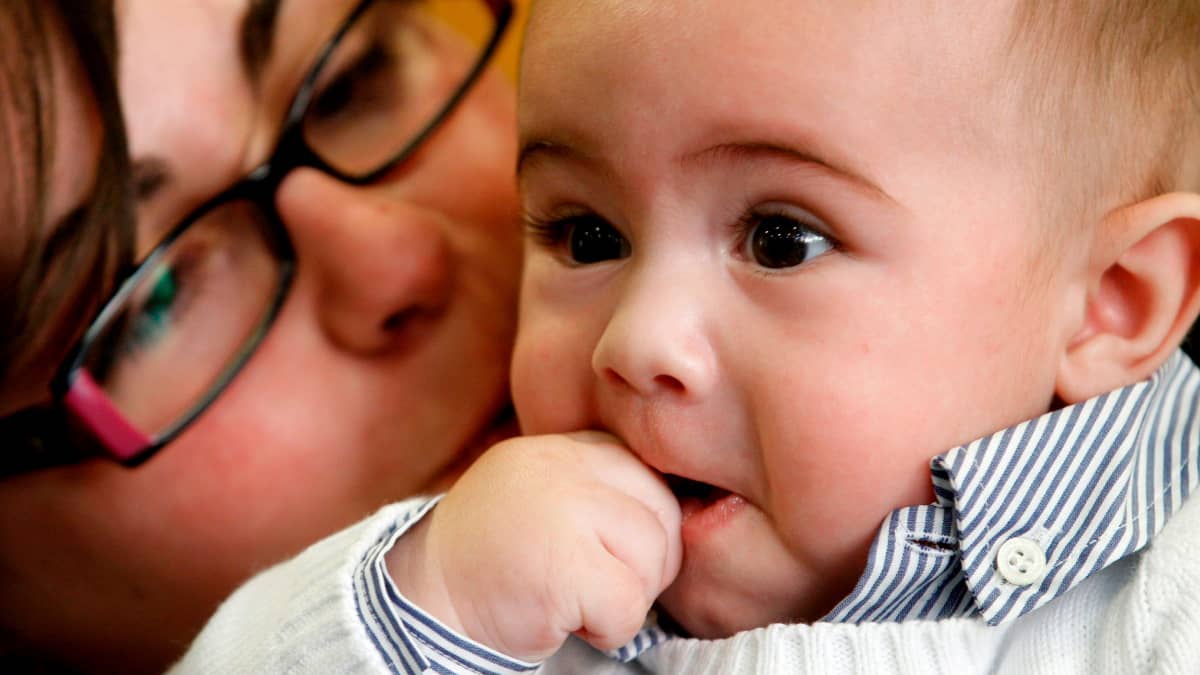 Tutkimus: Vauvan itku laukaisee 
