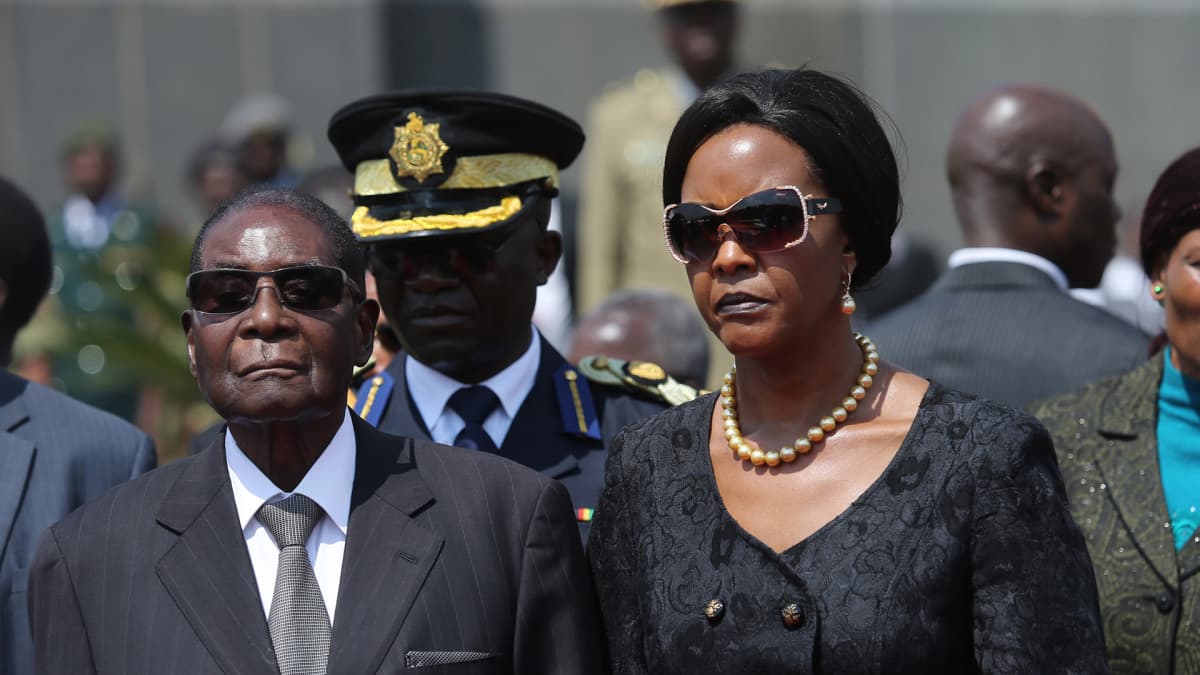 Robert Mugabe ja vaimo Grace.