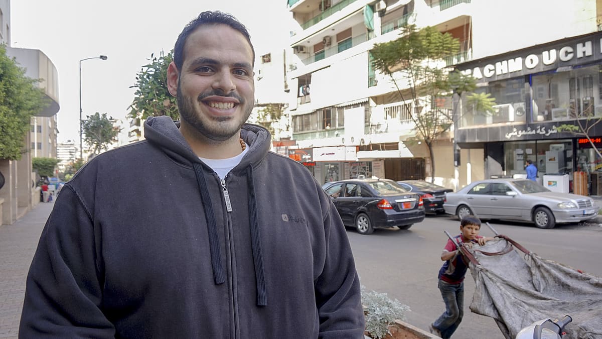 Muhammed Farshouk on kyllästynyt Libanonia raastaviin jakoihin. Hän toivoisi, että eri uskonnolliset ryhmät esimerkiksi asuisivat samoissa naapurustoissa. 