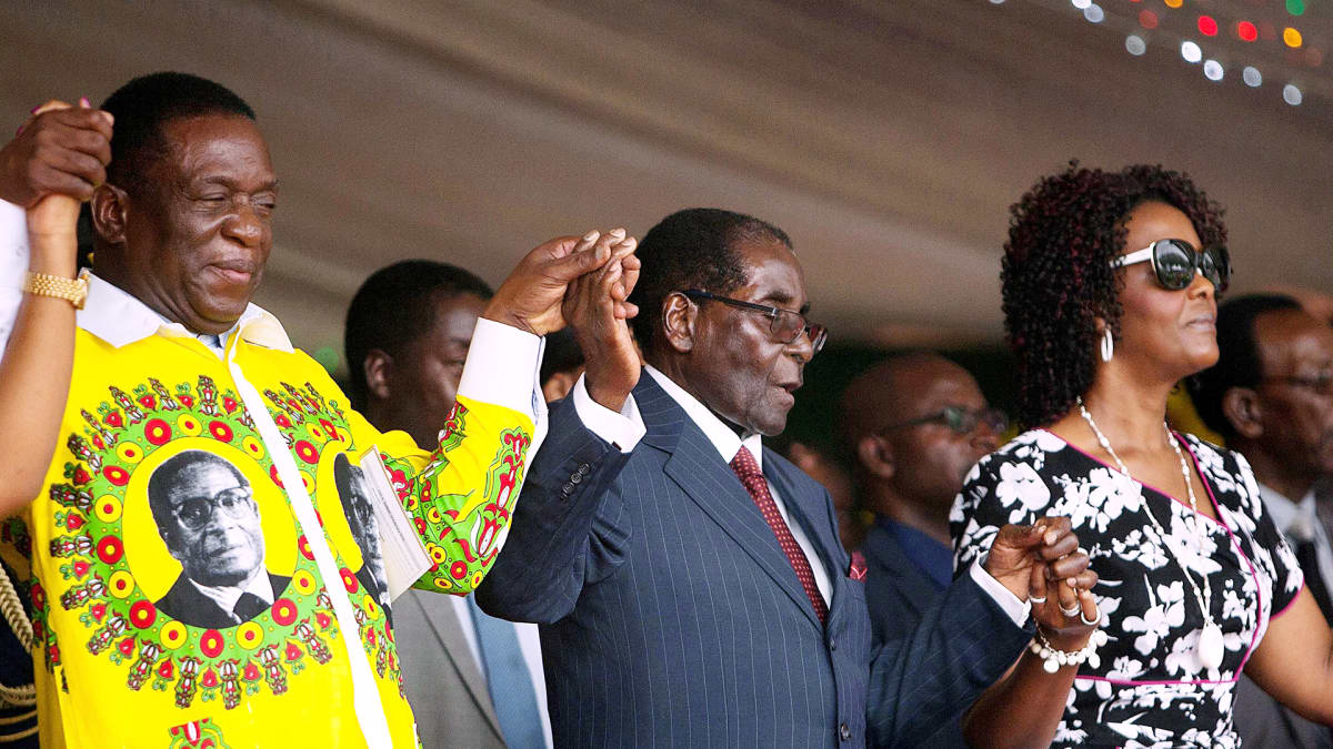 Emmerson Mnangagwa, Robert Mugabe ja Grace Mugabe juhlivat Mugaben syntymäpäivää Masvingossa.