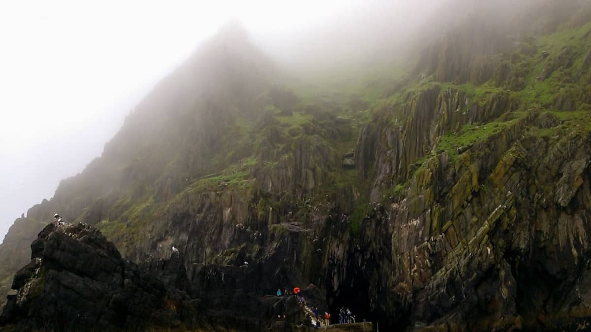 Saaren nimi juontuu jyrkkää kalliota tarkoittavasta gaelin kielen sanasta sceillic.