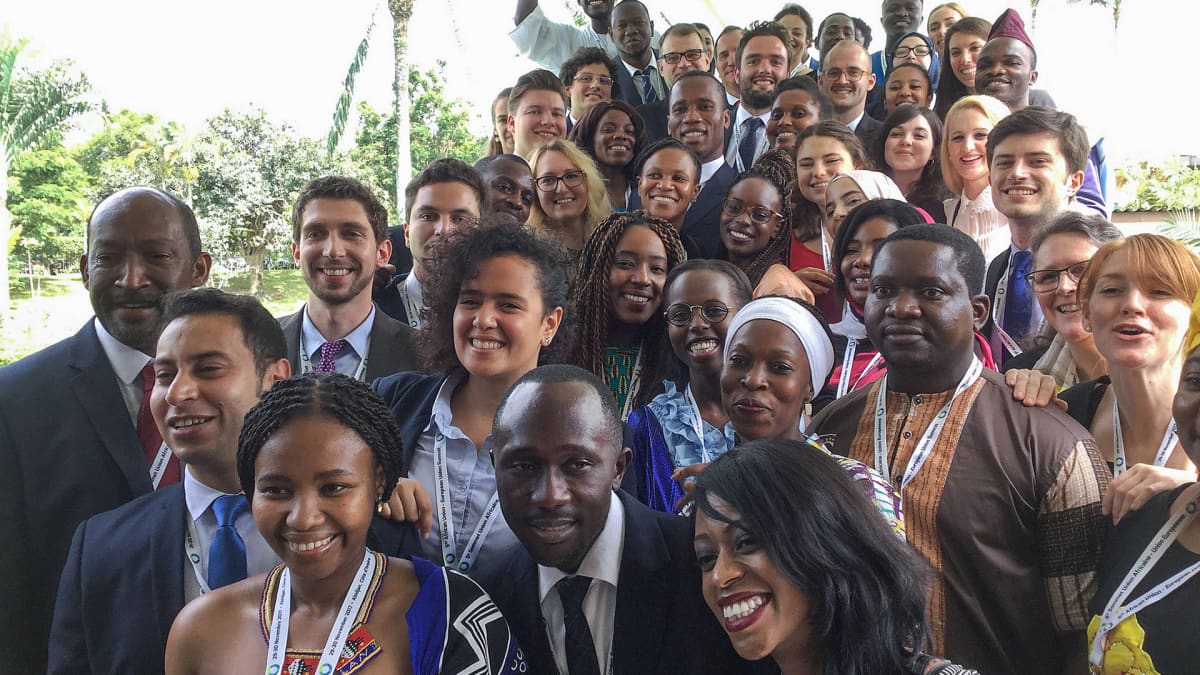 Pääministeri Sipilä Norsunluurannikolla EU:n ja Afrikan maiden päättäjien sekä nuorten tapaamisessa.