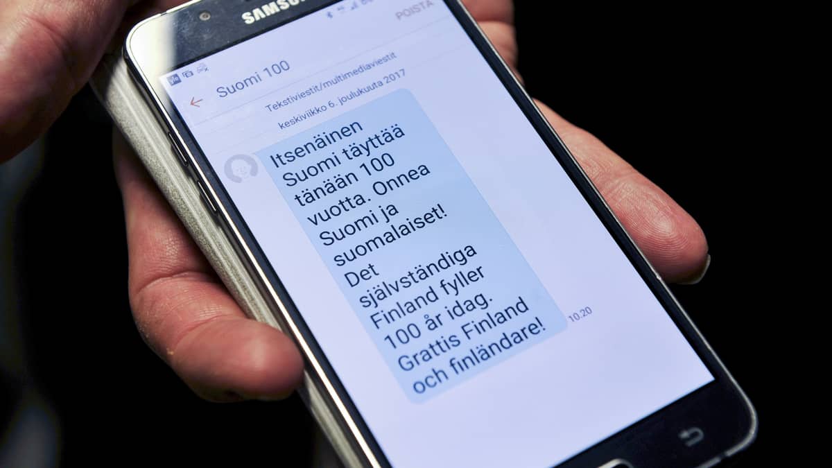 Valtioneuvoston kanslian Suomi 100 -organisaatio lähetti itsenäisyyspäivänä 6. joulukuuta 2017 suomalaisten matkapuhelimiin tekstiviestionnittelun.