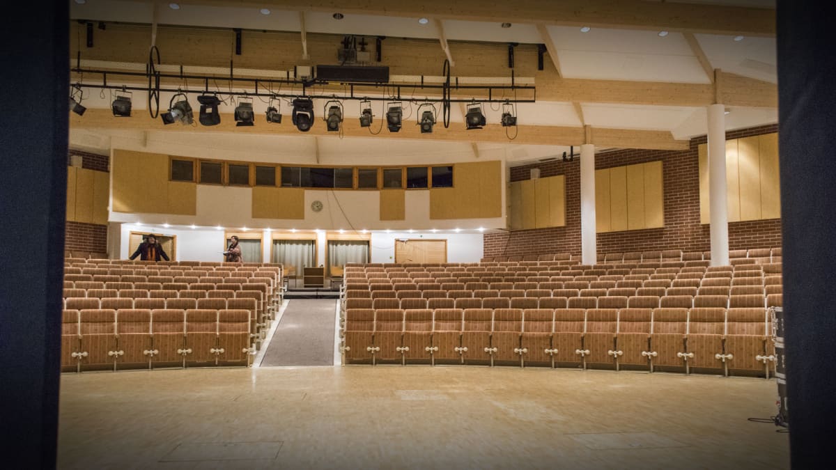 Opisto loppui, hyvä konserttisali jäi – mutta kukaan ei halua sitä omistaa  | Yle Uutiset