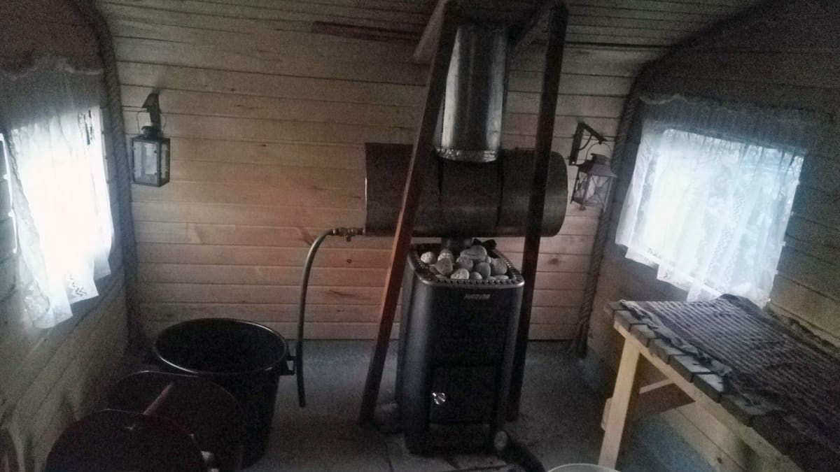 Muu elämä haittasi saunomista – mies hankki saunan, joka kulkee mukana myös  Venäjälle: 