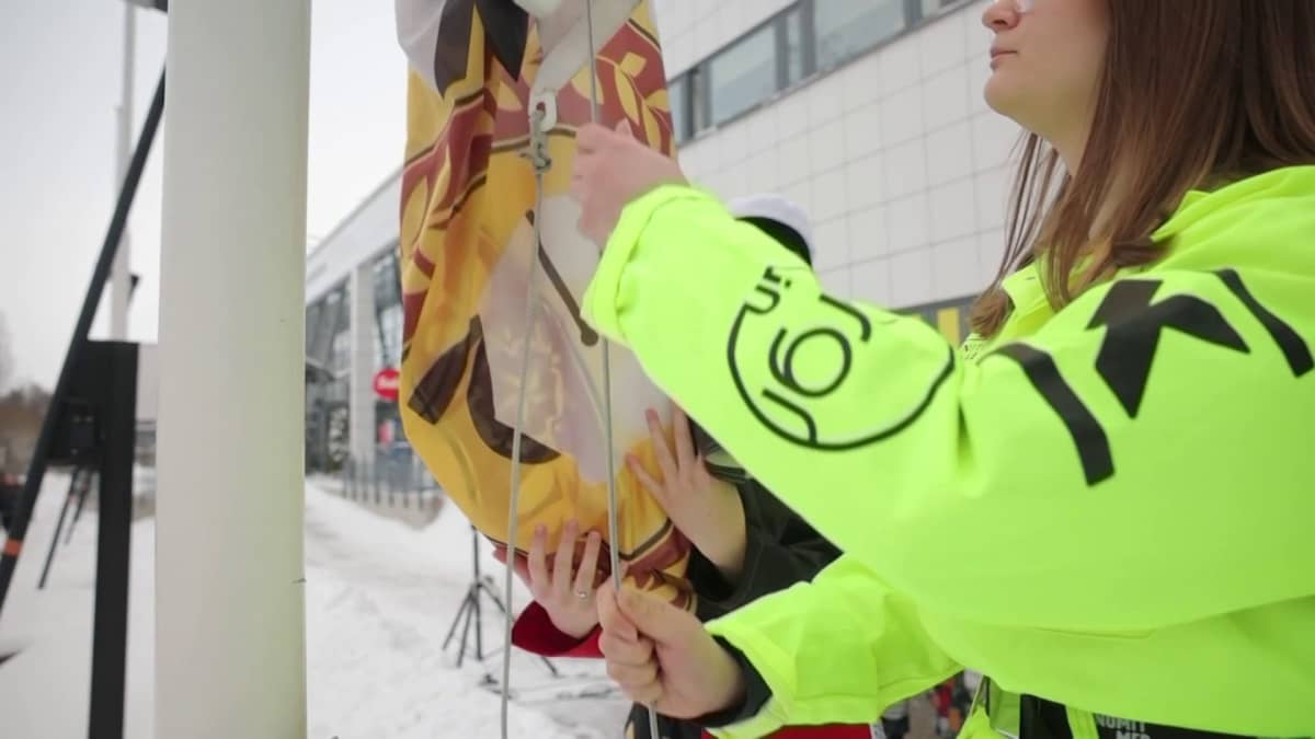 Suomen pisin vappu alkoi lumihankien keskellä – katso video | Yle Uutiset