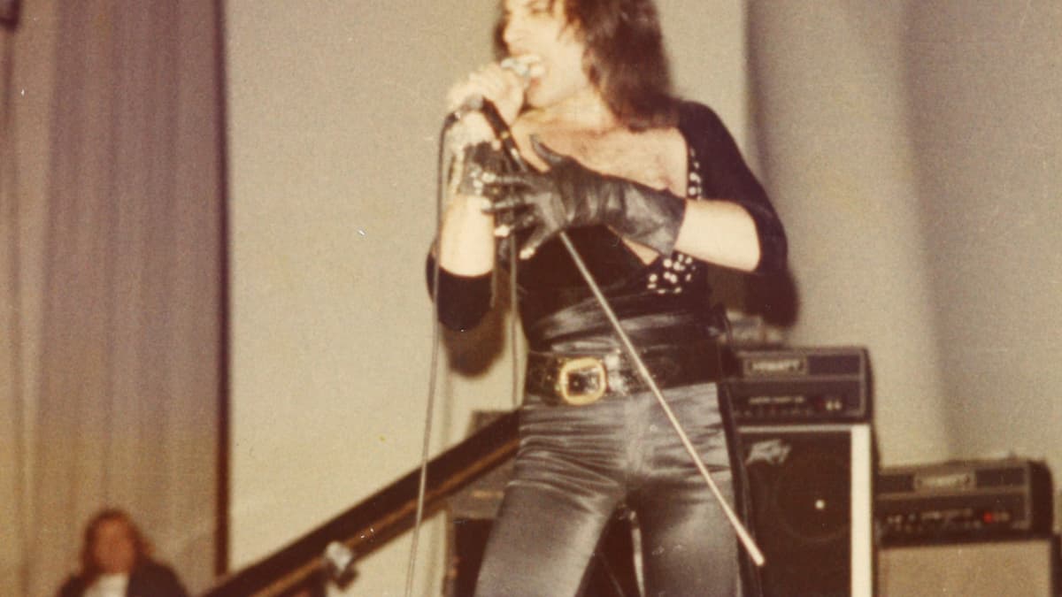 Freddie Mercury laulamassa Kulttuuritalolla 1974