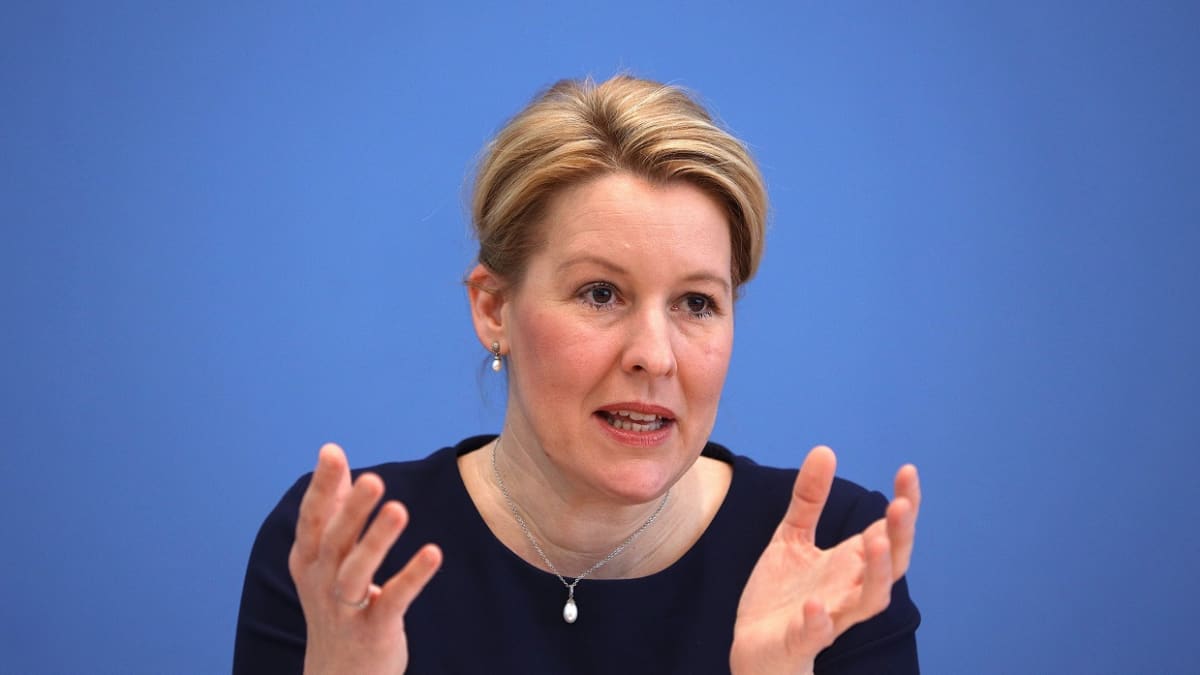 Perheministeri Franziska Giffey erosi tiistaina tehtävästään. 5.5.2021 Berliini.