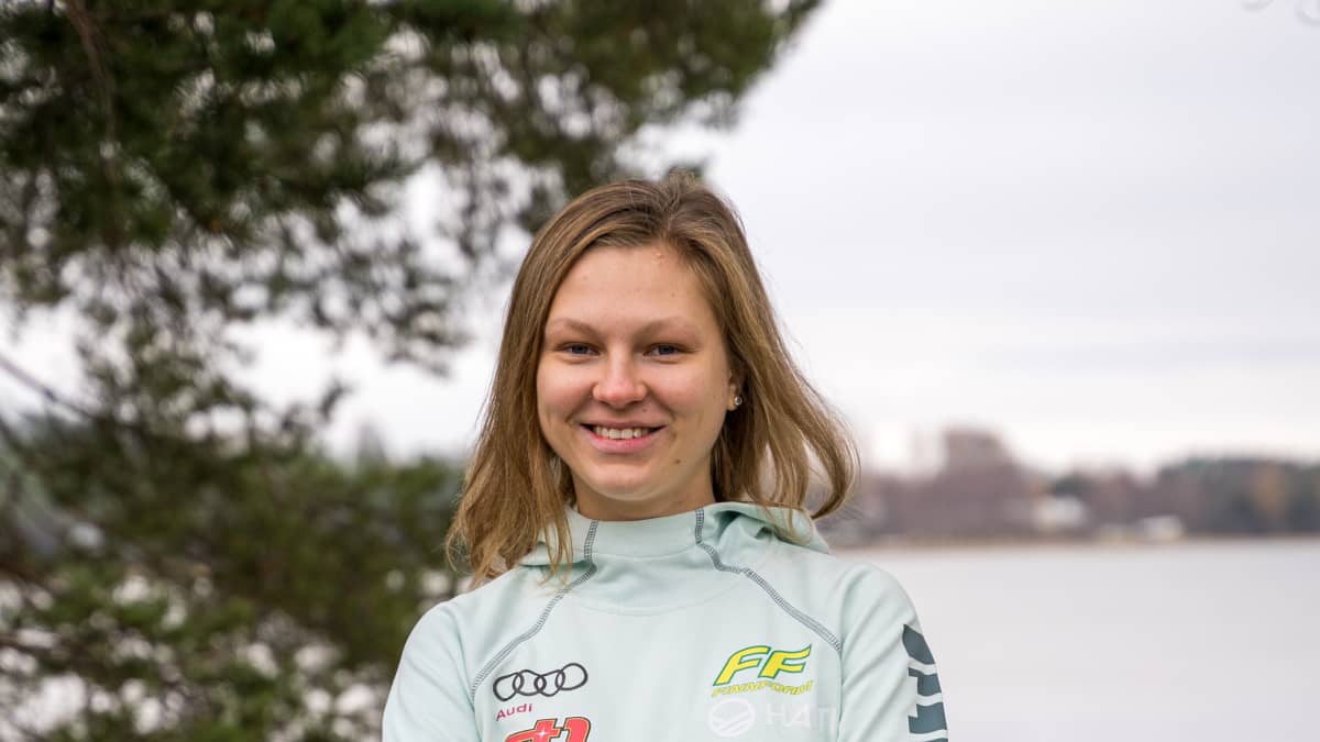 Eveliina Piippo kuvattuna ennen kauden 2020–2021 alkua. Kaudesta tuli hänelle toistaiseksi uran vaikein.