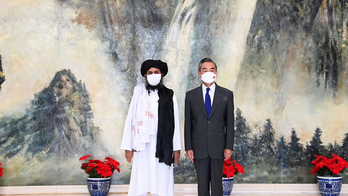 Kiinan ulkoministeri Wang Yi ja Taliban-johtaja Mullah Abdul Ghani Baradar tapasivat heinäkuussa Kiinan Tianjinissa.