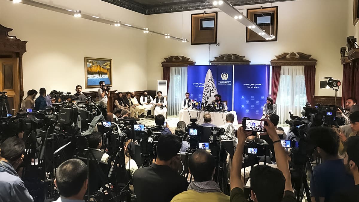 Talibanin ulkoministeri Mawlawi Amir Khan Muttaqi piti lehdistötilaisuuden Kabulissa 14 syyskuuta.
