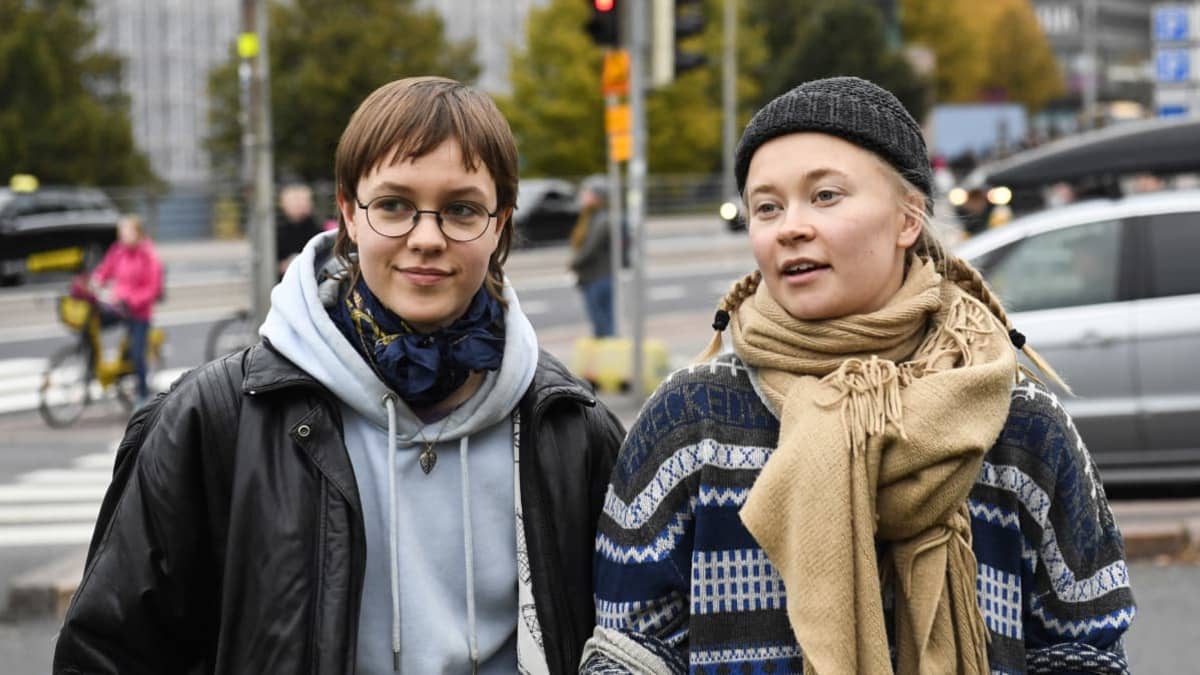Activists Eeva Rajakangas and Elsi Sloan.