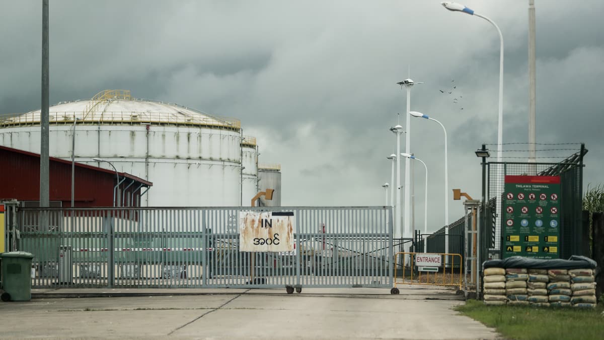 Puma Energy -öljyyhtiön varastoalue Thilawan satamaa-alueella Yangonissa.