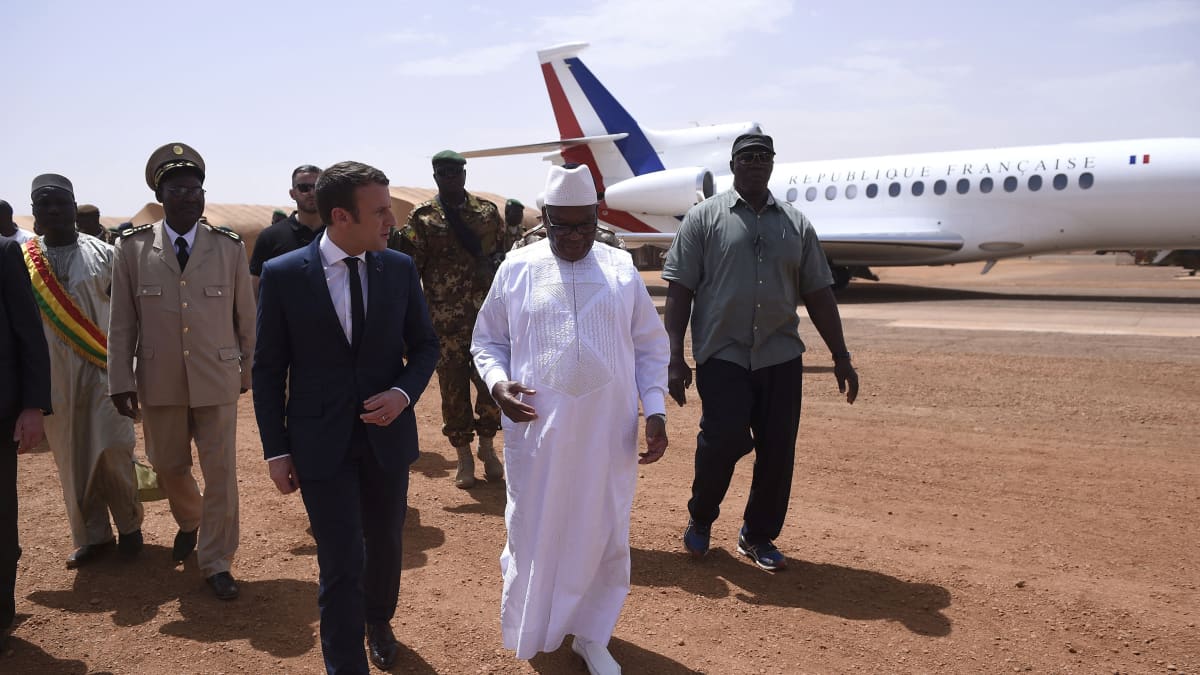 Ranskan presidentti Emmanuel Macron ja Malin entinen presidentti Ibrahim Boubacar Keïta 