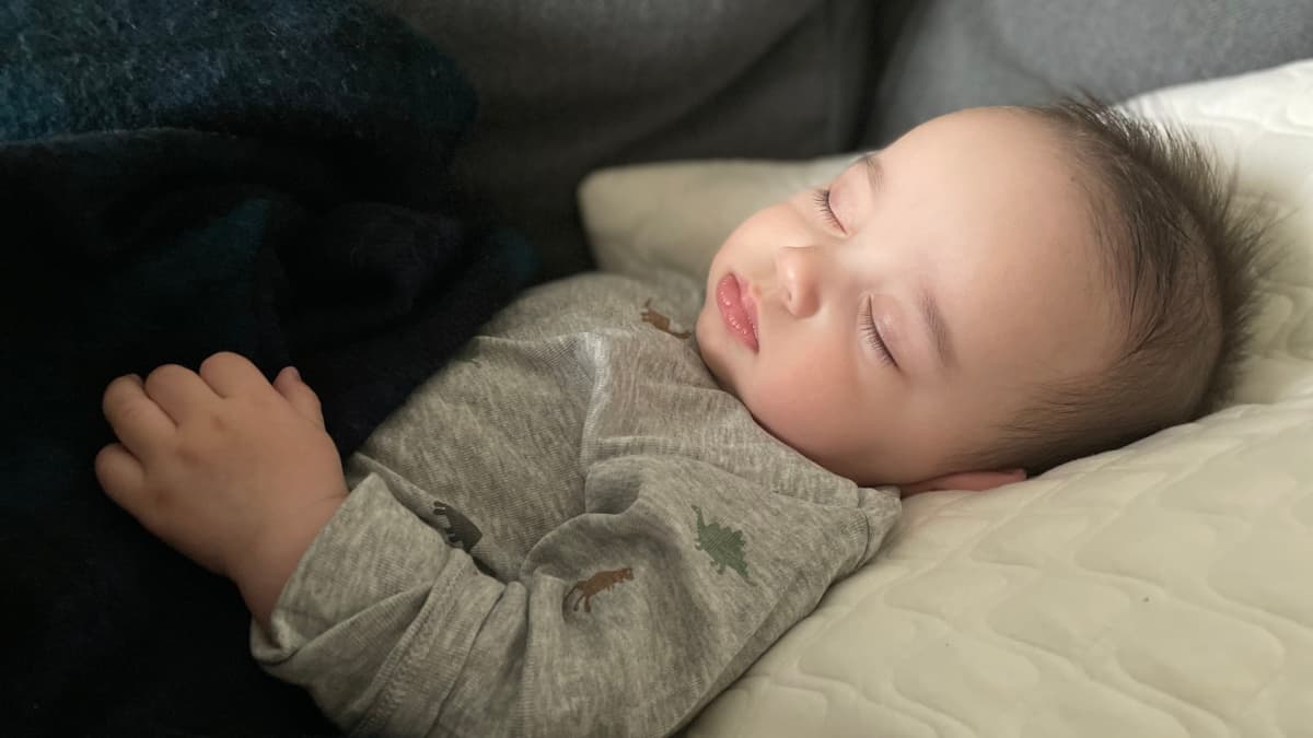 Vauvojen unitutkimus paljastaa: Kesällä syntyneet vauvat nukkuvat muita  paremmin | Yle Uutiset