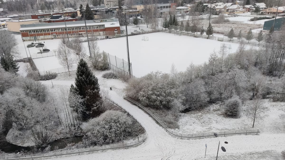 Järvenpääkin sai tänä aamuna kevyen lumipeitteen. 