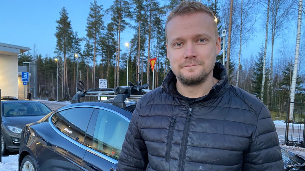 Janne Hartikainen on säästänyt rahaa, kun hän vaihtoi dieselin sähköön.